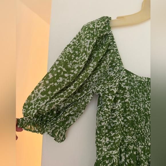 Green and white floral shirt sleeve Abercrombie dress. Worn once! - Picture 3 of 5